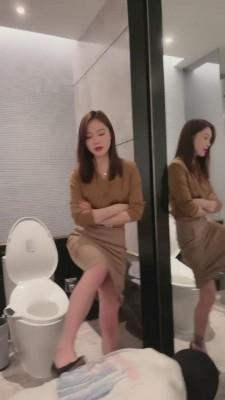 【小拽主人】女厕老板调戏员工【双视角版】 bf13417