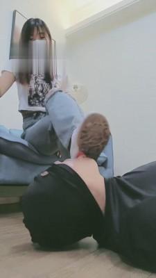 【妮蔻】舔脏鞋底/插嘴/鞋抽耳光/踩踏 bf13396