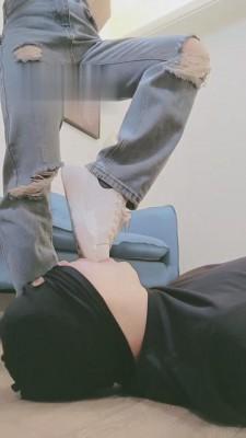 【妮蔻】舔脏鞋底/插嘴/鞋抽耳光/踩踏 bf13396