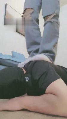 【妮蔻】舔脏鞋底/插嘴/鞋抽耳光/踩踏 bf13396