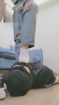 【妮蔻】舔脏鞋底/插嘴/鞋抽耳光/踩踏 bf13396