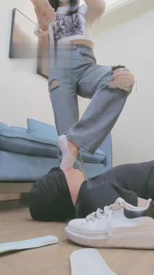 【妮蔻】舔脏鞋底/插嘴/鞋抽耳光/踩踏 bf13396