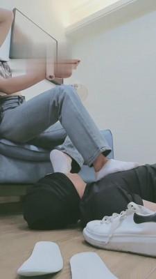 【妮蔻】舔脏鞋底/插嘴/鞋抽耳光/踩踏 bf13396