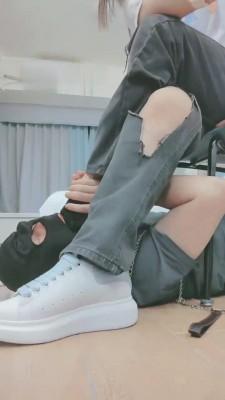 【妮蔻】大学生S小白鞋强迫吃袜子【完整版】 bf13330