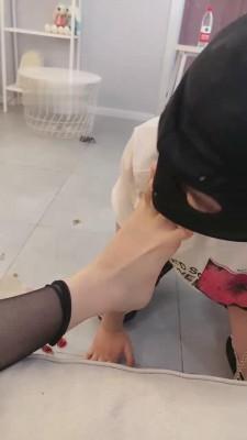 【轩宁】短靴黑丝踩踏食物喂食 bf13375