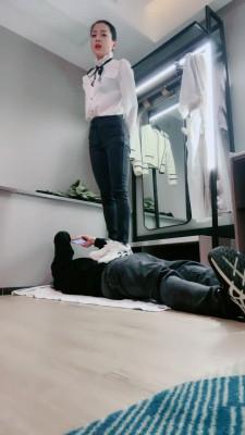 【昆山小主】女白领踩踏/踢裆场 bf21253