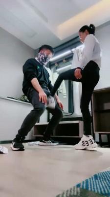 【昆山小主】女白领踩踏/踢裆场 bf21253