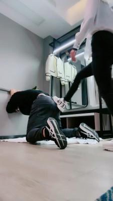 【昆山小主】女白领踩踏/踢裆场 bf21253