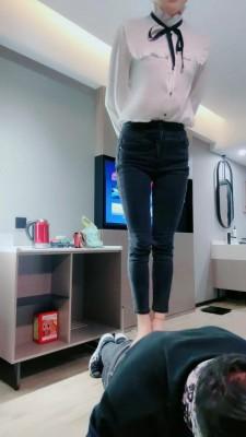 【昆山小主】女白领踩踏/踢裆场 bf21253