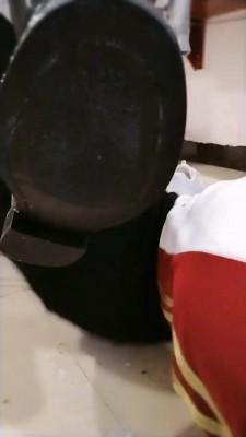 【广州小鱼姐姐】脏长靴踩食物喂食 bf21268