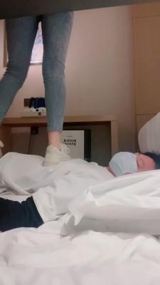 【筱七S】小白鞋黑船袜踩狗 bf21211