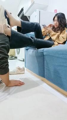 【嘉妮】强迫舔脏鞋臭脚 bf21230