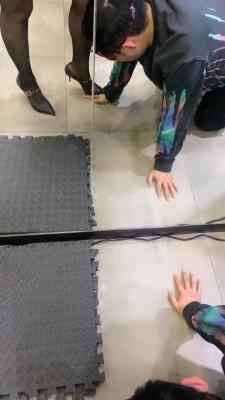 【一纸S】高跟丝袜诱惑踩踏恋足深喉贱狗 bf21202