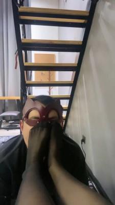 【一纸S】高跟丝袜诱惑踩踏恋足深喉贱狗 bf21202