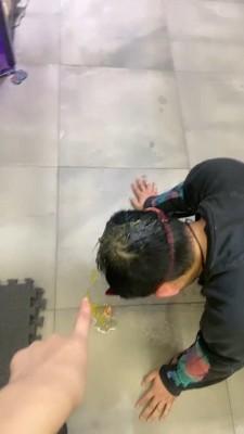 【一纸S】高跟丝袜诱惑踩踏恋足深喉贱狗 bf21202