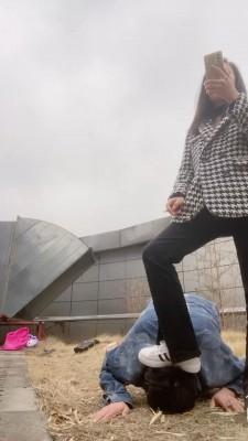 【猫咪大人】户外暴力踢踹偷拍狂【双视角版】 bf21122