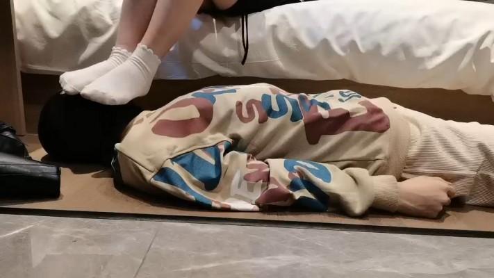 【yukisama】哥哥喜欢闻臭袜子  JS22112602