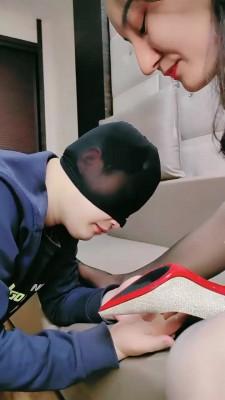 【飞扬女王】高跟黑丝白领惩罚员工 bf21087