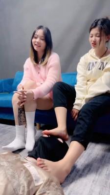 【狗哥】双素人船袜塞嘴全体重踩 bf21099