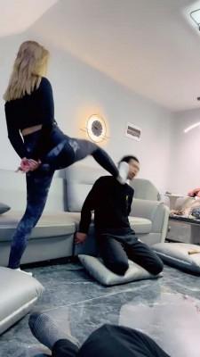 【二宝】开发闺蜜做S踢裆踹头 bf21096