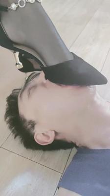 【蒂娜女神S】高跟丝袜圣水赏赐贱狗 bf21073