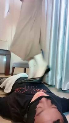 【苏曼】高跟裸足全体重踩踏/深喉 bf21034