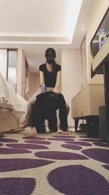 【美娜格格】AJ白袜肉丝小姐姐辱追求者 bf21030