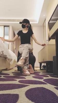 【美娜格格】AJ白袜肉丝小姐姐辱追求者 bf21030