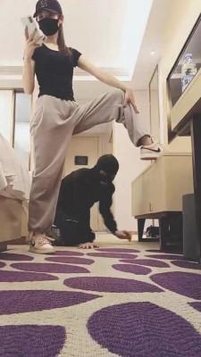 【美娜格格】AJ白袜肉丝小姐姐辱追求者 bf21030