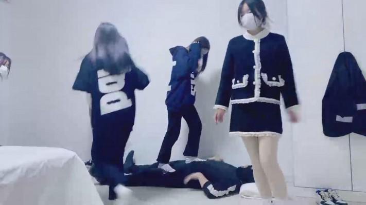 【精神小妹】6素人学生S全体重踩踏 bf21007