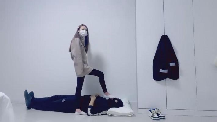 【精神小妹】6素人学生S全体重踩踏 bf21007