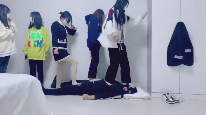 【精神小妹】6素人学生S全体重踩踏 bf21007