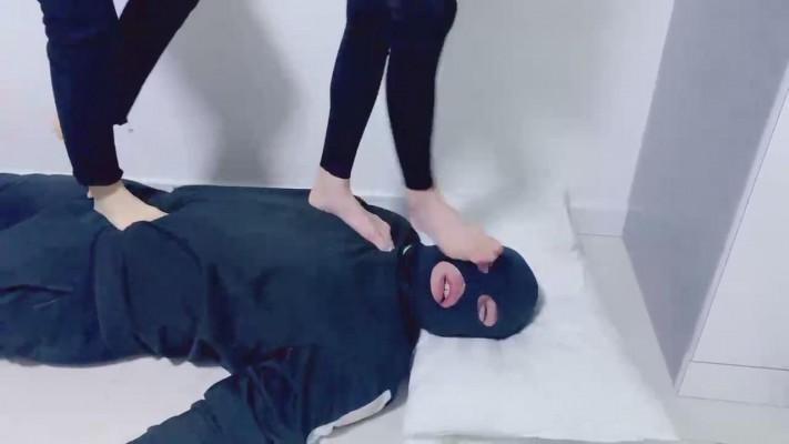 【精神小妹】6素人学生S全体重踩踏 bf21007