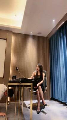 【简一】白领下班玩弄狗老板 bf21024