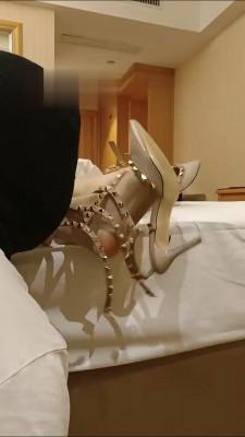 【小猫咪】脚奴伺候主子舔黑丝 bf12901