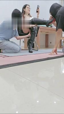 【执念】骑狗当凳子/喂狗/舔靴子/踩脸闻脚 bf12866