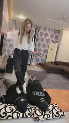 【二宝】原味白袜全体重踩双狗 bf12849