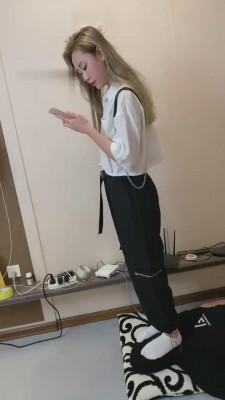 【二宝】原味白袜全体重踩双狗 bf12849