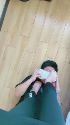 【娜美】小白鞋船袜羞辱脚下狗吃烟灰 bf13311