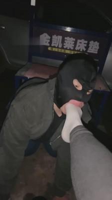 【麒麟女皇】夜跑后原味羞辱路人 bf13299