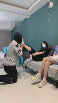 【精神小妹】素人群女遛狗调踩踏