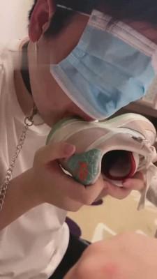 【橘子没熟】脏高帮鞋羞辱地毯 bf13212