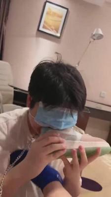 【橘子没熟】脏高帮鞋羞辱地毯 bf13212