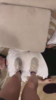 【橘子没熟】脏高帮鞋羞辱地毯 bf13212