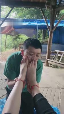 【桃欣情侣S】情侣S景区内调教狗 bf13189