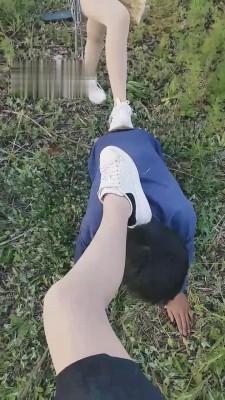 【雪儿】姐妹花户外惩罚跟踪狂 bf13191