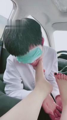 【月小主】车内原味脚羞辱奶狗 bf13150