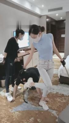 【多多】双主小白鞋全体重踩踏【双视角版】 bf13109