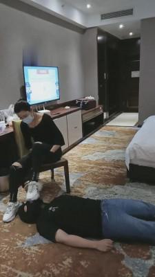 【多多】双主小白鞋全体重踩踏【双视角版】 bf13109