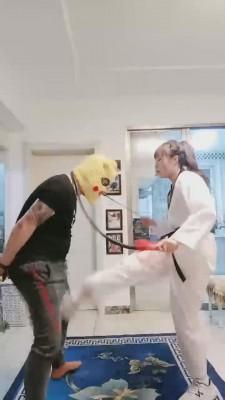 【宝儿】跆拳道少女爆踹提档/耳光/踩踏 bf13002